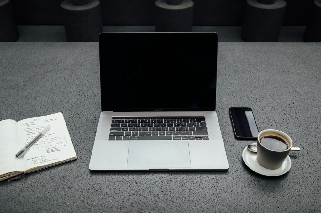 How to Write a Professional WhatsApp Message to a Recruiter in Qatar career advice for Gulf jobs